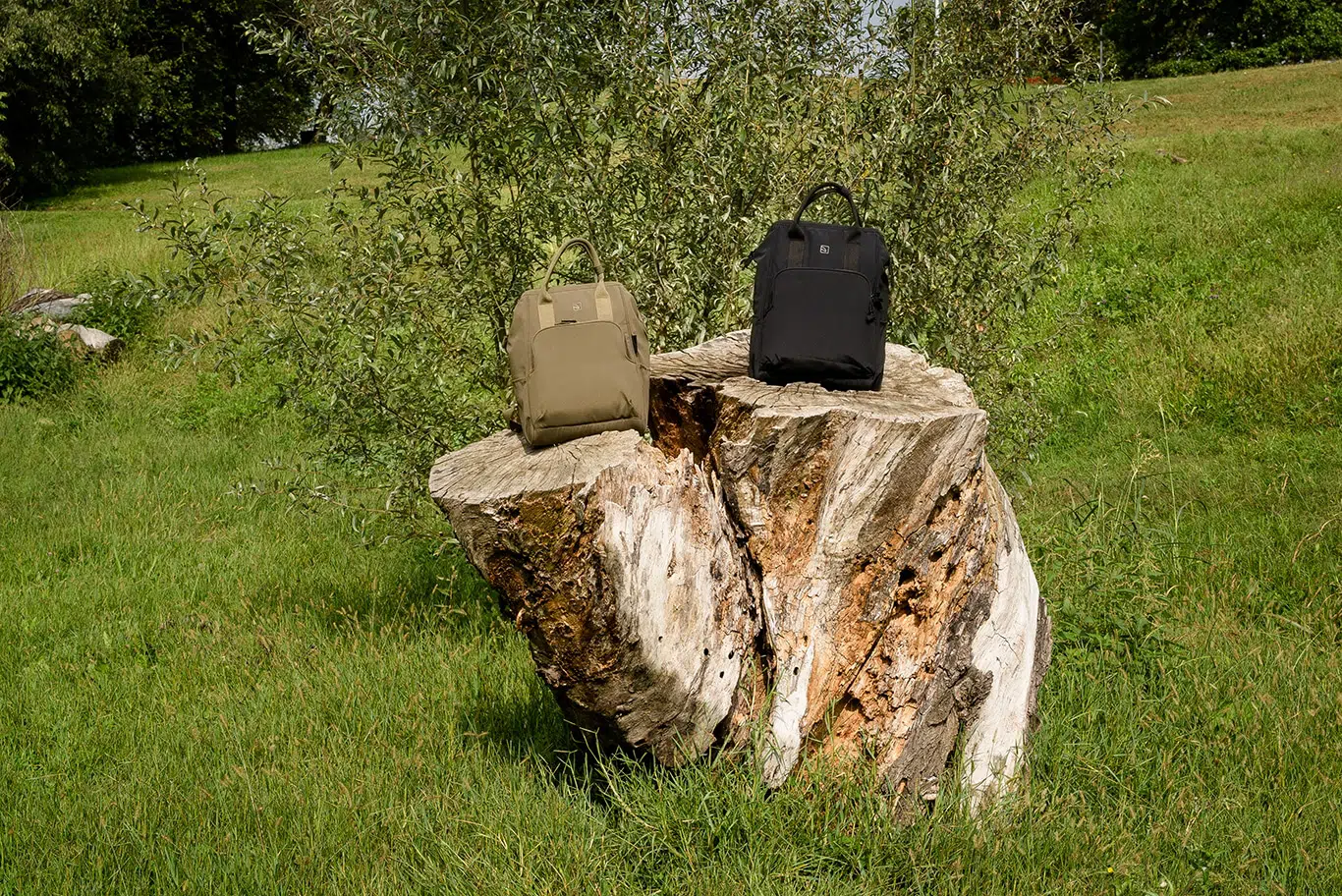 กระเป๋าเป้ Tucano รุ่น Ampio 14" Backpack - MacBook Pro 15" / Notebook up to 14" - สีดำ