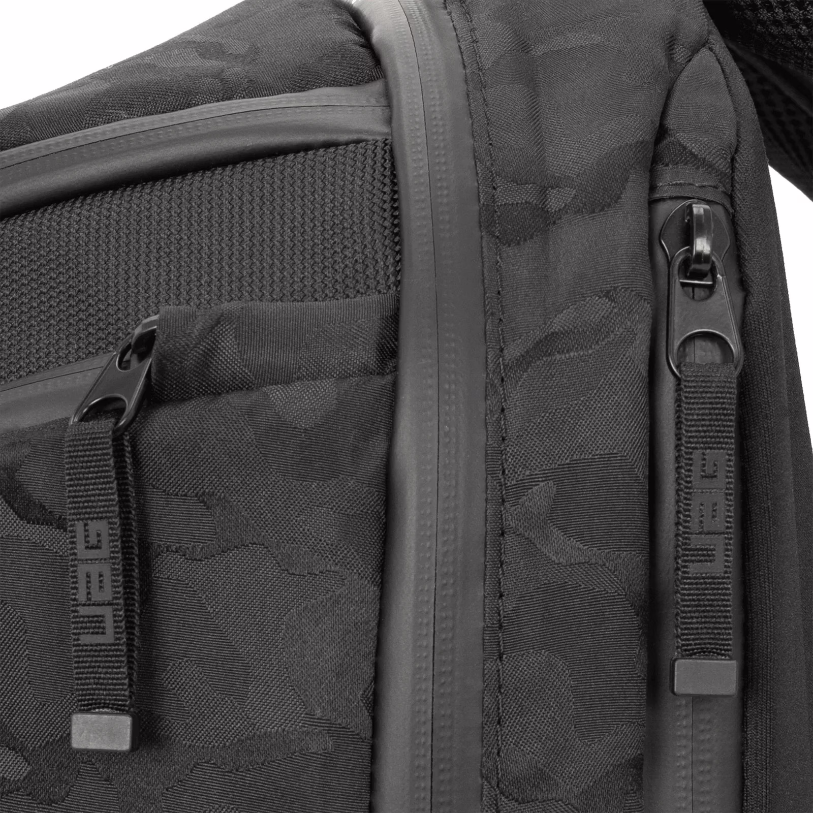 กระเป๋าเป้สะพายหลัง UAG รุ่น Backpack ความจุ 24 ลิตร Compatible - Notebook 16" - Black/Midnight Camo