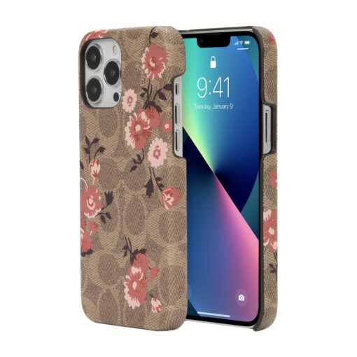 เคส Coach รุ่น Slim Wrap - iPhone 13 Pro Max - Prairie Rose Signature C Khaki - Image 2