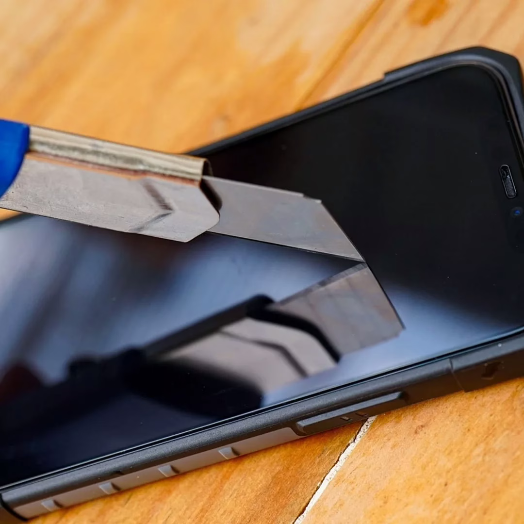 ฟิล์มกระจกกันรอย Hishield รุ่น Tempered Glass 2.5D Triple Strong - iPhone 13 Pro Max - สีดำ