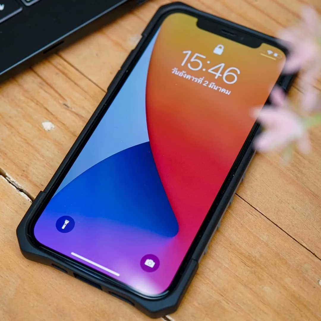 ฟิล์มกระจกกันรอย Hishield รุ่น Tempered Glass 2.5D Triple Strong - iPhone 13 Pro Max - สีดำ
