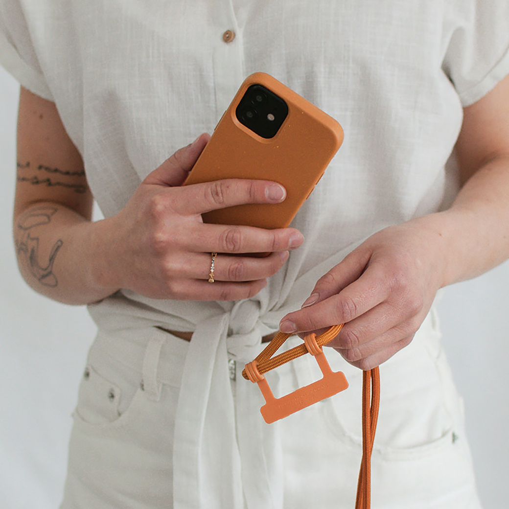เคส Woodcessories รุ่น Change Case - iPhone 13 - สี Rusty Orange