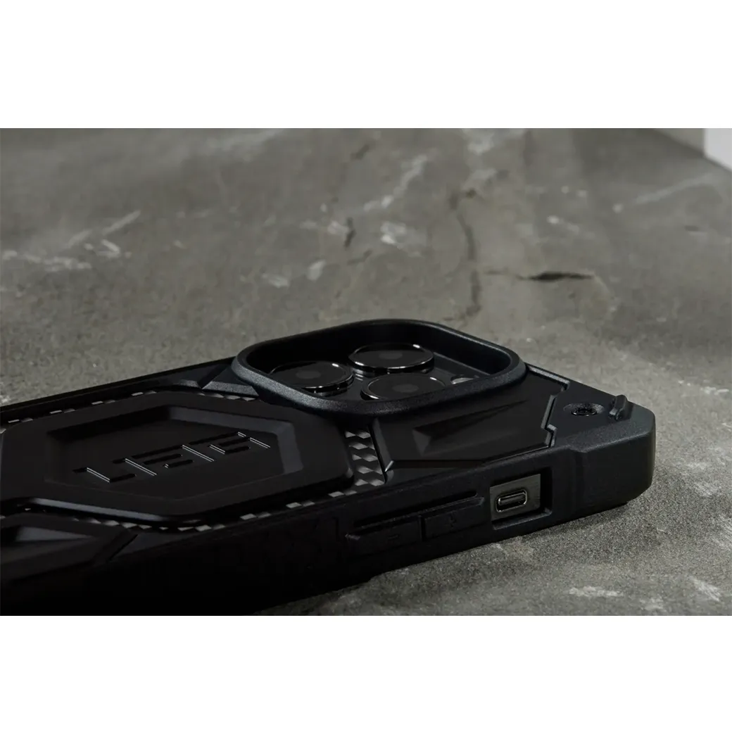 เคส UAG รุ่น Monarch with Magsafe - iPhone 13 Pro Max - ลาย Carbon Fiber