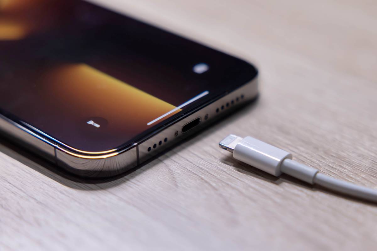 เลือกที่ชาร์จไอโฟนชาร์จไว สำหรับสาย USB-C to Lighting 1 ที่ชาร์จไอโฟนเปลี่ยนจาก USB-A มาเป็น USB-C ตั้งแต่ปี 2020