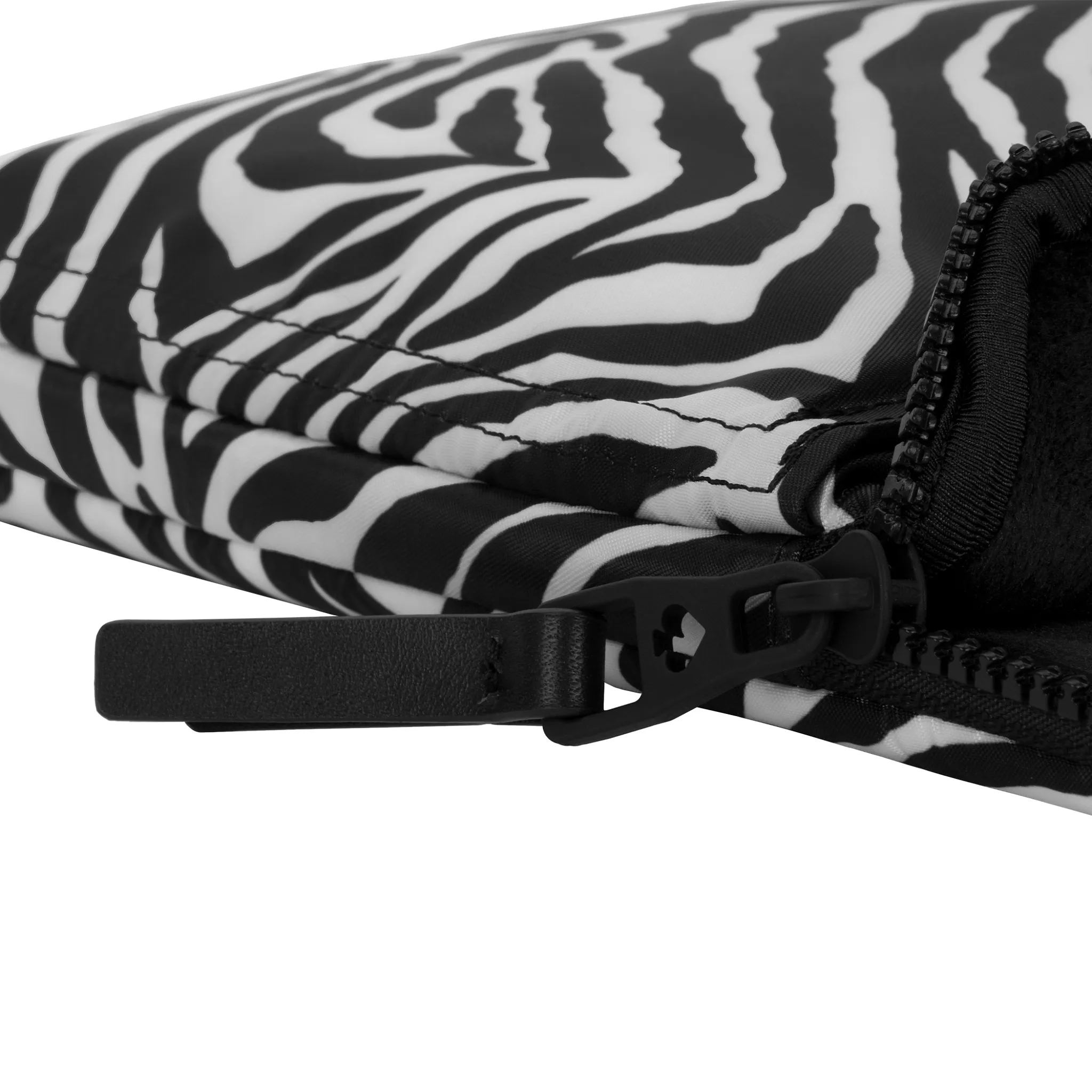 ซองใส่แล็ปท็อป Kate Spade New York รุ่น Puffer Sleeve - 14 inch Laptop - ลาย Zebra