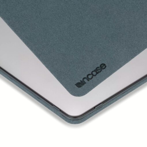 เคส Incase รุ่น Textured Hardshell in NanoSuede - Macbook Air 13" with Retina Display (2018/2019) - สี Turqoise - Image 12