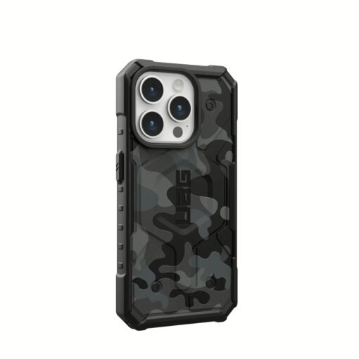 UAG รุ่น Pathfinder SE MagSafe - เคส iPhone 15 Pro - สี Midnight Camo - Image 2
