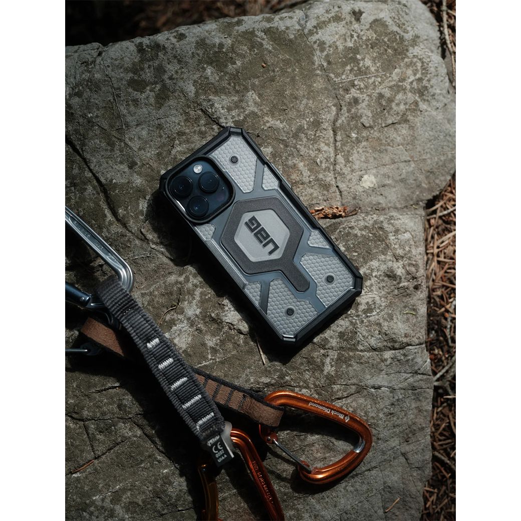 UAG รุ่น Pathfinder Clear MagSafe - เคส iPhone 15 Pro Max - สี Ash