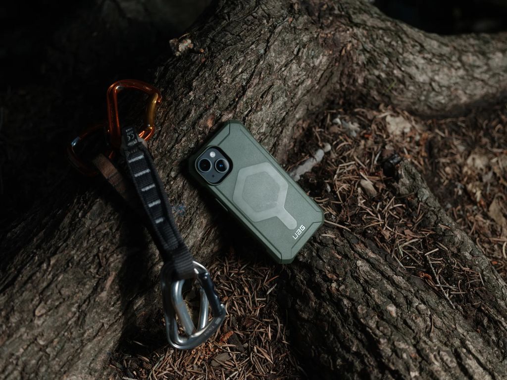 UAG รุ่น Essential Armor MagSafe - เคส iPhone 15 Pro - สี Black