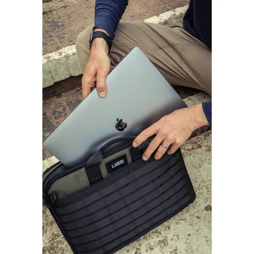 กระเป๋าโน๊ตบุ๊ค UAG รุ่น Slim Brief - Tablet/Laptop 15" - สี Black - Image 12