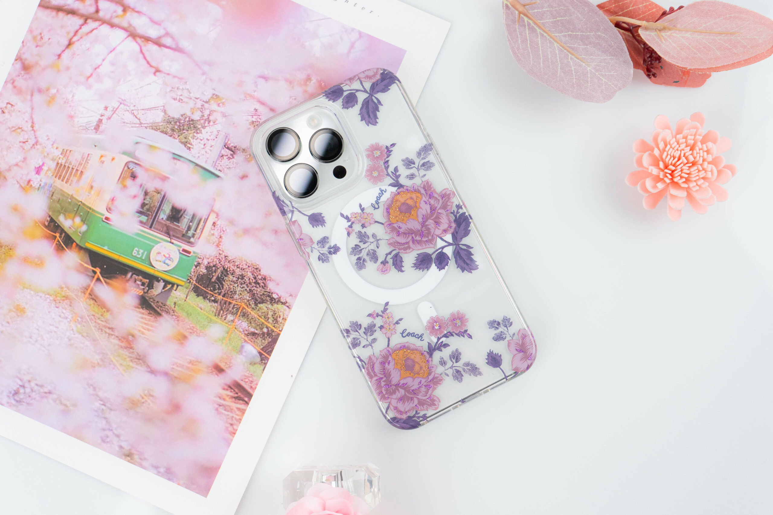 Coach รุ่น Protective with MagSafe - เคส iPhone 15 Pro Max - ลาย Moody Floral 14 Coach รุ่น Protective with MagSafe - เคส iPhone 15 Pro Max - ลาย Moody Floral
