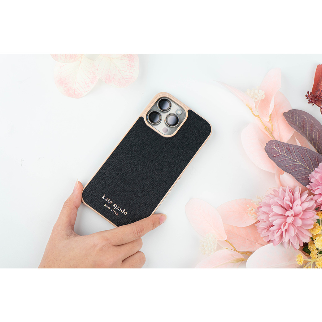 Kate Spade New York รุ่น Wrap - เคส iPhone 15 Pro Max - สี Black/Pale Vellum Bumper 11 Kate Spade New York รุ่น Wrap - เคส iPhone 15 Pro Max - สี Black/Pale Vellum Bumper