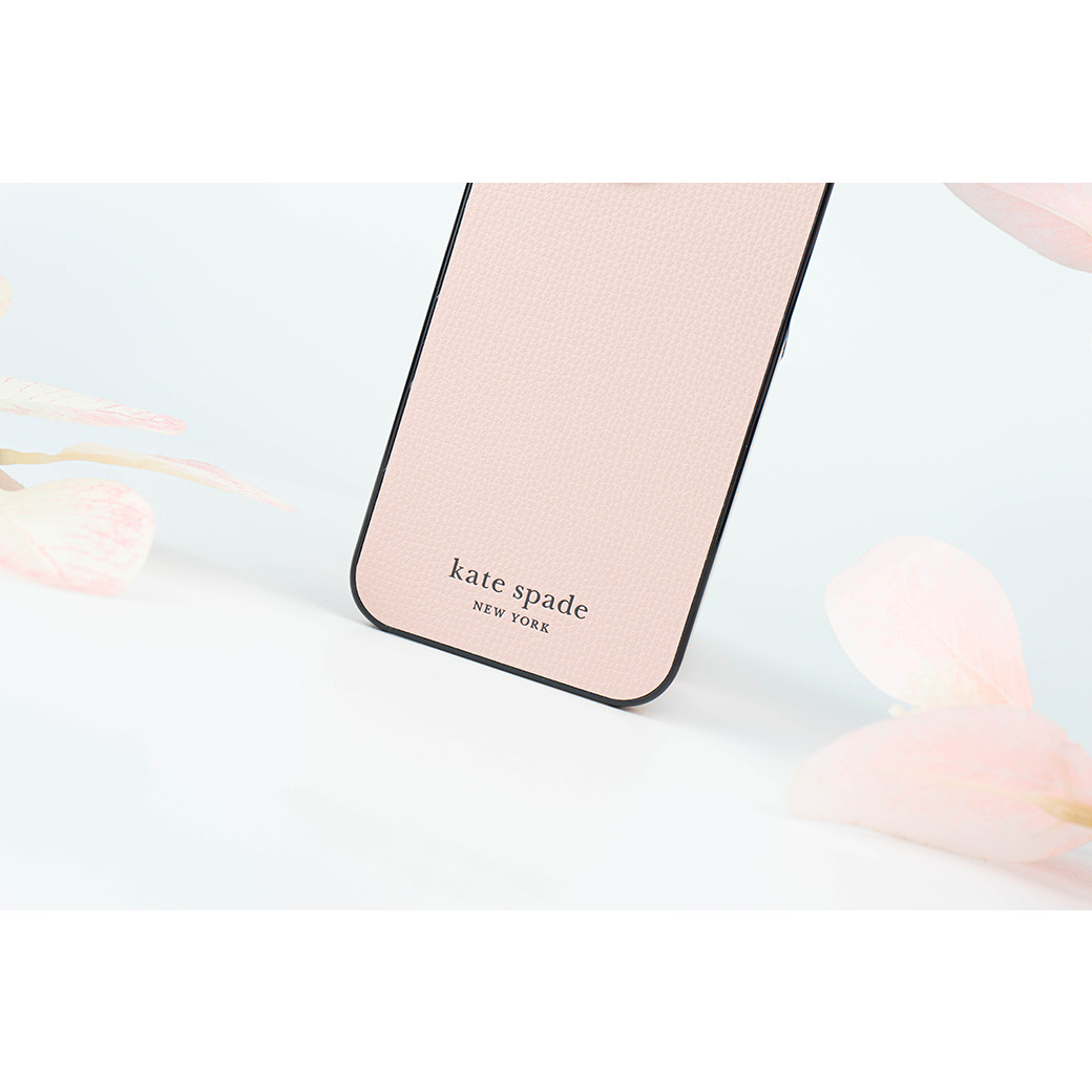 Kate Spade New York รุ่น Wrap - เคส iPhone 15 Pro Max - สี Pale Vellum/Black Bumper