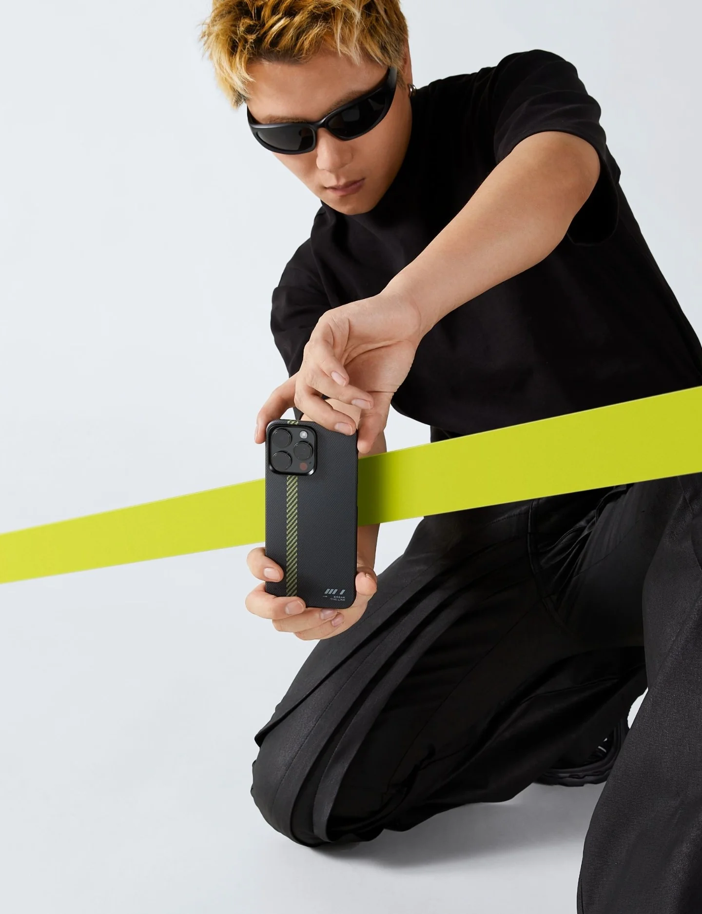 Pitaka รุ่น MagEZ Case 5 - เคส iPhone 15 Pro Max - สี Break The Line 4 Pitaka รุ่น MagEZ Case 5 - เคส iPhone 15 Pro Max - สี Break The Line