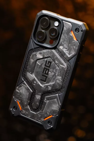 UAG รุ่น Monarch Pro - เคส iPhone 15 Pro Max - สี Forged Carbon (Limited Edition)
