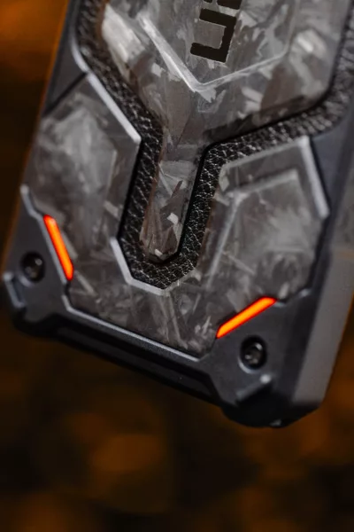 UAG รุ่น Monarch Pro - เคส iPhone 15 Pro Max - สี Forged Carbon (Limited Edition)