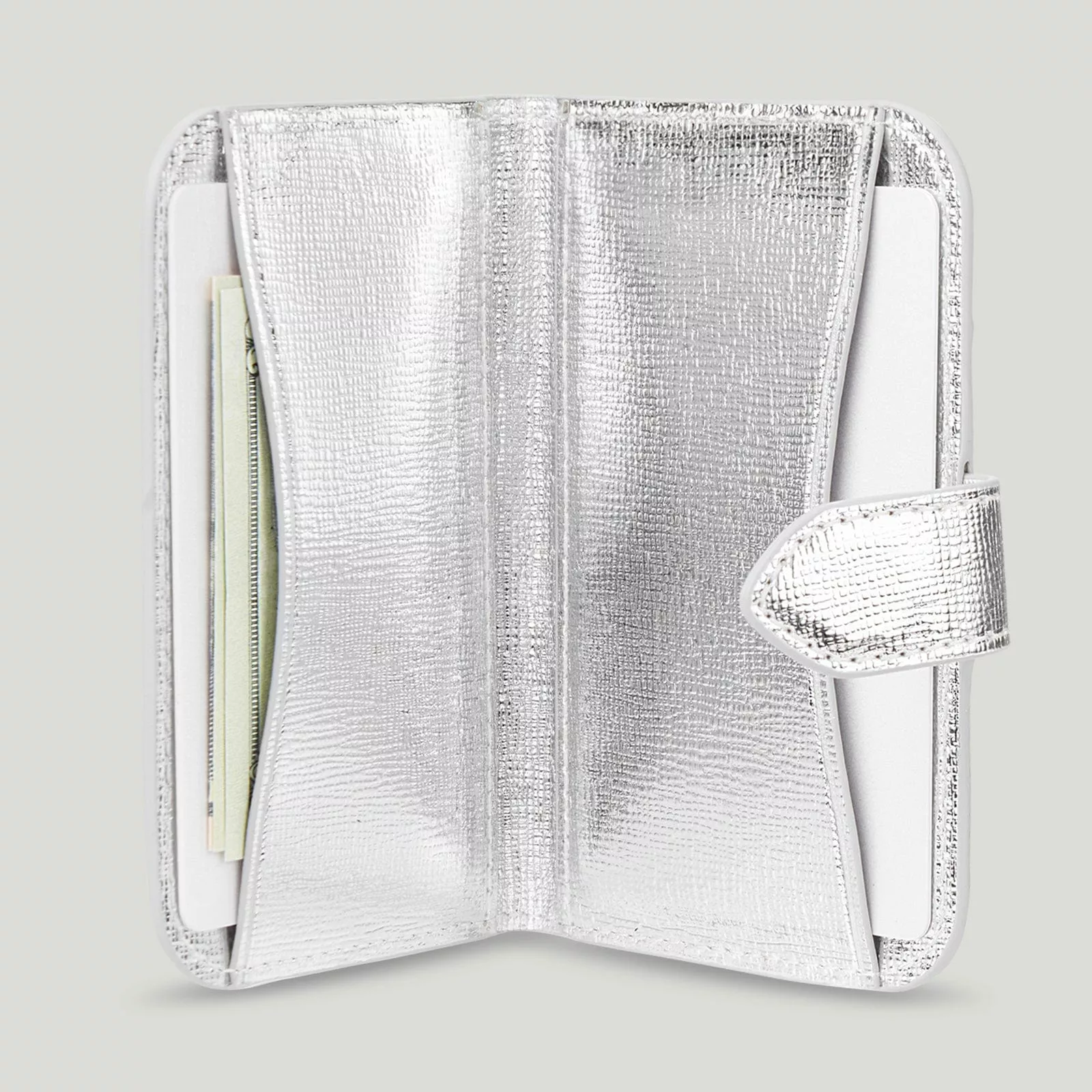 Kate Spade New York รุ่น Morgan Magnetic Wallet - ที่เก็บบัตรติดหลังมือถือ - สี Metallic Silver 17 Kate Spade New York รุ่น Morgan Magnetic Wallet - ที่เก็บบัตรติดหลังมือถือ - สี Metallic Silver