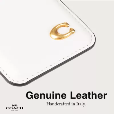 Coach รุ่น Essential Magnetic Card - ที่เก็บบัตรติดหลังมือถือ - สี Chalk