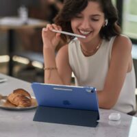 ESR รุ่น Ascend Trifold - เคส iPad Air 11" (2025/2024), iPad Air 10.9" (5th/4th Gen) - สี Dark Blue