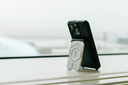 UAG รุ่น Magnetic Wallet with Stand - ที่เก็บบัตรติดหลังมือถือ - สี Titanium/Black - Image 9