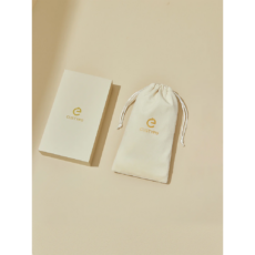 Custype รุ่น Lucky Alphabet - เคส iPhone 15 Pro Max - สี Beige