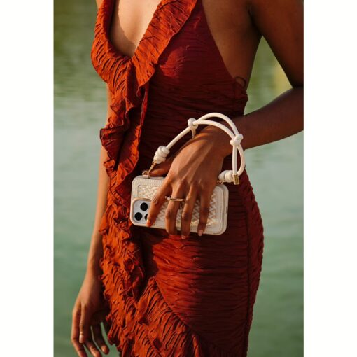 Custype รุ่น WristFit Adjustable Sponge Knot Wrist Style - เคส iPhone 15 Pro Max - สี Woven Case Beige - Image 2