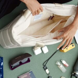 Sympl รุ่น Vergara Tote - กระเป๋า - สี Cream 17 Sympl รุ่น Vergara Tote - กระเป๋า - สี Cream