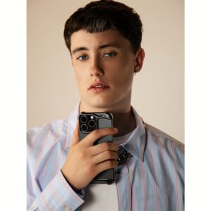 Arc รุ่น Pulse Aluminum - เคส iPhone 16 Pro - สี Polished Graphite 12 Arc รุ่น Pulse Aluminum - เคส iPhone 16 Pro - สี Polished Graphite