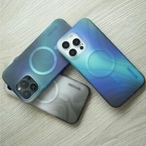 Incase รุ่น Halo Case for MagSafe for - เคส iPhone 16 Pro - สี Oil Slick Smoke