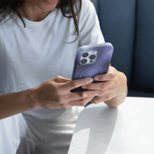 Incase รุ่น Halo Case for MagSafe for - เคส iPhone 16 Pro Max - สี Oil Slick Lilac