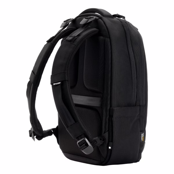 Incase รุ่น Tracks Backpack with Cordura® 18L - กระเป๋าเป้สะพายหลัง ความจุ 18 ลิตร - สี Black