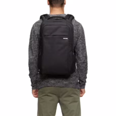 Incase รุ่น ICON Backpack - กระเป๋าเป้สะพายหลัง - สี Navy Blue