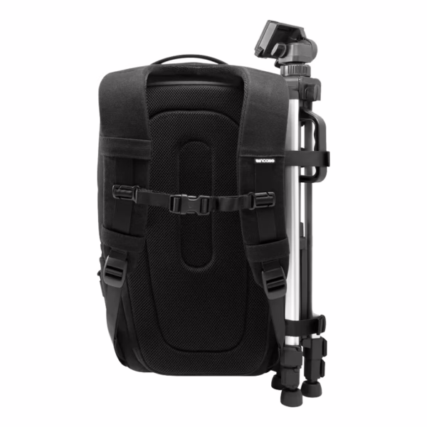 Incase รุ่น DSLR Pro Pack - กระเป๋ากล้อง DSLR - สี Black