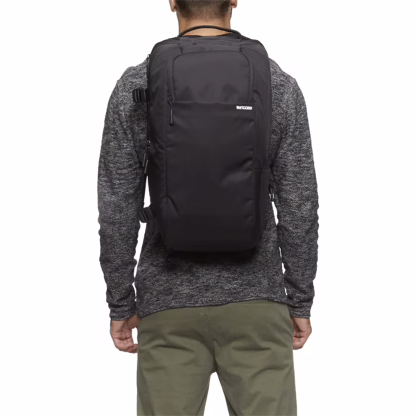 Incase รุ่น DSLR Pro Pack - กระเป๋ากล้อง DSLR - สี Black