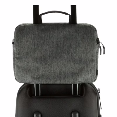 Incase รุ่น City Brief 15" - กระเป๋าโน๊ตบุ๊ค Macbook Pro 15" - สี Heather Black/Gunmetal Gray