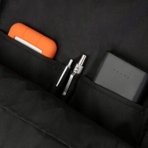 Incase รุ่น Campus Compact Backpack - กระเป๋าเป้สะพายหลัง - สี Carbon