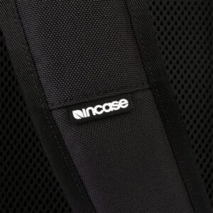 Incase รุ่น Campus Compact Backpack - กระเป๋าเป้สะพายหลัง - สี Carbon