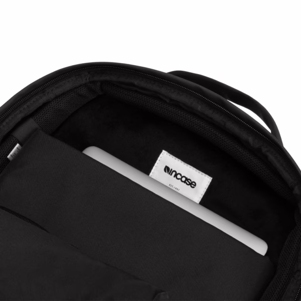 Incase รุ่น City Compact Backpack with 1680D - กระเป๋าเป้สะพายหลัง - สี Black