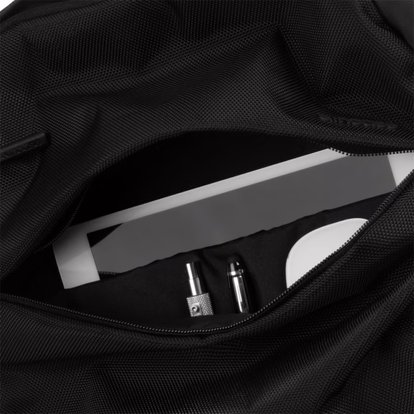 Incase รุ่น City Compact Backpack with 1680D - กระเป๋าเป้สะพายหลัง - สี Black