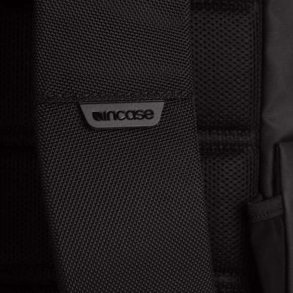 Incase รุ่น City Compact Backpack with 1680D - กระเป๋าเป้สะพายหลัง - สี Black