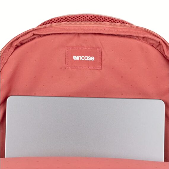 Incase รุ่น Facet 20L Backpack - กระเป๋าเป้สะพายหลัง ความจุ 20 ลิตร - สี Aged Pink - Image 10