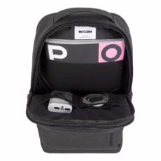 Incase รุ่น Facet 25L Backpack - กระเป๋าเป้สะพายหลัง ความจุ 25 ลิตร - สี Black