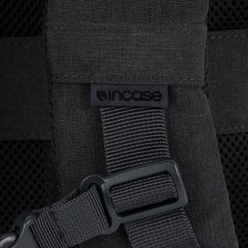 Incase รุ่น Facet 25L Backpack - กระเป๋าเป้สะพายหลัง ความจุ 25 ลิตร - สี Black