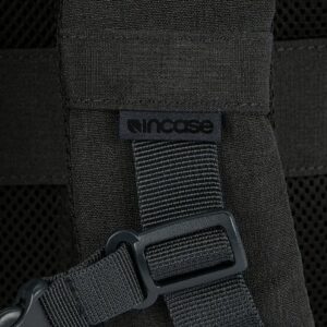 Incase รุ่น Facet 25L Backpack - กระเป๋าเป้สะพายหลัง ความจุ 25 ลิตร - สี Black