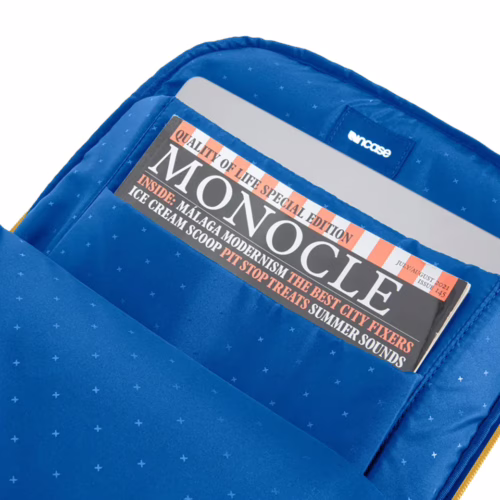 Incase รุ่น Facet 25L Backpack - กระเป๋าเป้สะพายหลัง ความจุ 25 ลิตร - สี Sunflower