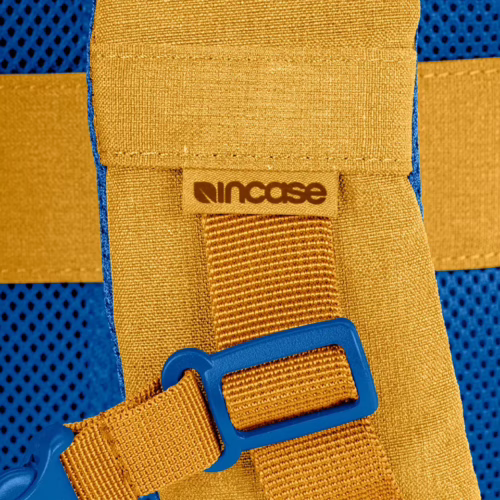 Incase รุ่น Facet 25L Backpack - กระเป๋าเป้สะพายหลัง ความจุ 25 ลิตร - สี Sunflower