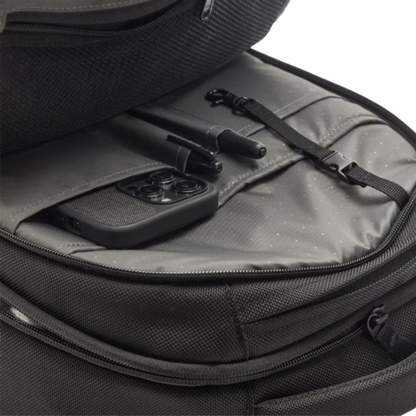 Incase รุ่น Tracks Backpack with Cordura® 18L - กระเป๋าเป้สะพายหลัง ความจุ 18 ลิตร - สี Black