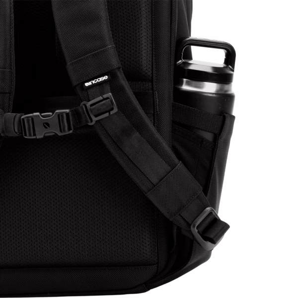 Incase รุ่น Tracks Backpack with Cordura® 18L - กระเป๋าเป้สะพายหลัง ความจุ 18 ลิตร - สี Black