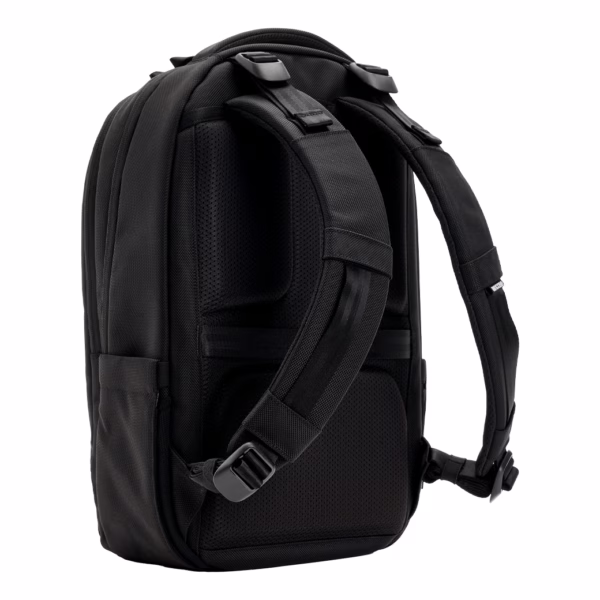 Incase รุ่น Tracks Backpack with Cordura® 18L - กระเป๋าเป้สะพายหลัง ความจุ 18 ลิตร - สี Black