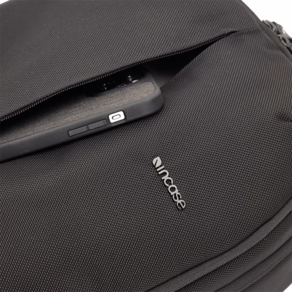 Incase รุ่น Tracks Backpack with Cordura® 18L - กระเป๋าเป้สะพายหลัง ความจุ 18 ลิตร - สี Black